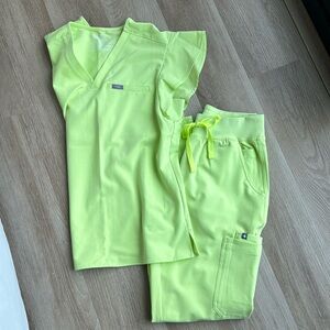 Women’s Figs Scrub Set, size small